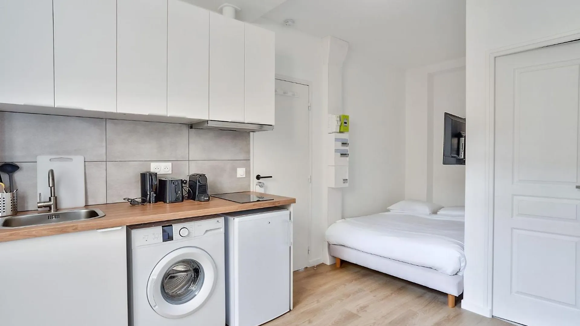 Residence Paris Ivry House 0*, Ивры-Сур-Сеине